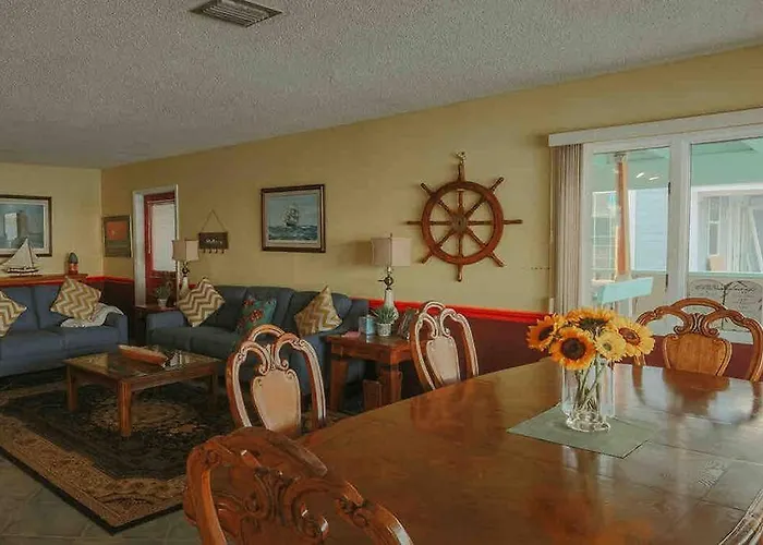 Admiral Suite